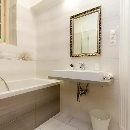 Luxury On Andrassy Avenue - A7 *