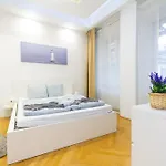 아파트 Luxury On Andrassy Avenue - A7