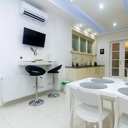 Апартаменты Luxury On Andrassy Avenue - A7 *