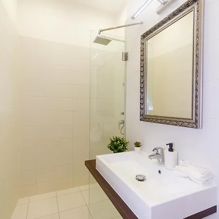 Апартаменты Luxury On Andrassy Avenue - A7 *
