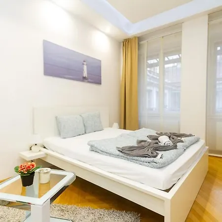 Апартаменты Luxury On Andrassy Avenue - A7