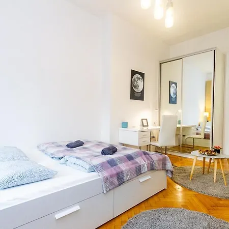 Апартаменты Luxury On Andrassy Avenue - A7 *