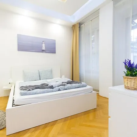 Апартаменты Luxury On Andrassy Avenue - A7